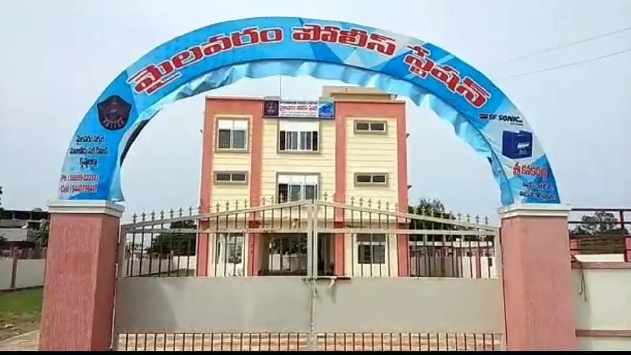 Crime : ఎన్టీఆర్ జిల్లాలో దారుణం... ప్రేమించిందని కూతుర్ని చంపేసాడు Crime : ఎన్టీఆర్ జిల్లాలో దారుణం... ప్రేమించిందని కూతుర్ని చంపేసాడు