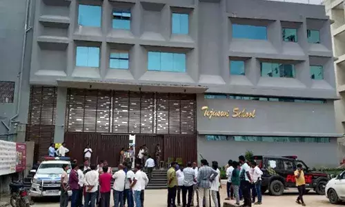 Crime : స్కూల్లో టెన్త్ విద్యార్థి అనుమానాస్పద మృతి Crime : స్కూల్లో టెన్త్ విద్యార్థి అనుమానాస్పద మృతి