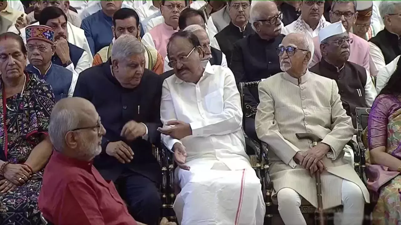 Jagdeep Dhankhar: 2 నెలల తర్వాత రాష్ట్రపతి భవన్లో జగదీప్ ధన్ఖర్ ప్రత్యక్షం Jagdeep Dhankhar: 2 నెలల తర్వాత రాష్ట్రపతి భవన్లో జగదీప్ ధన్ఖర్ ప్రత్యక్షం