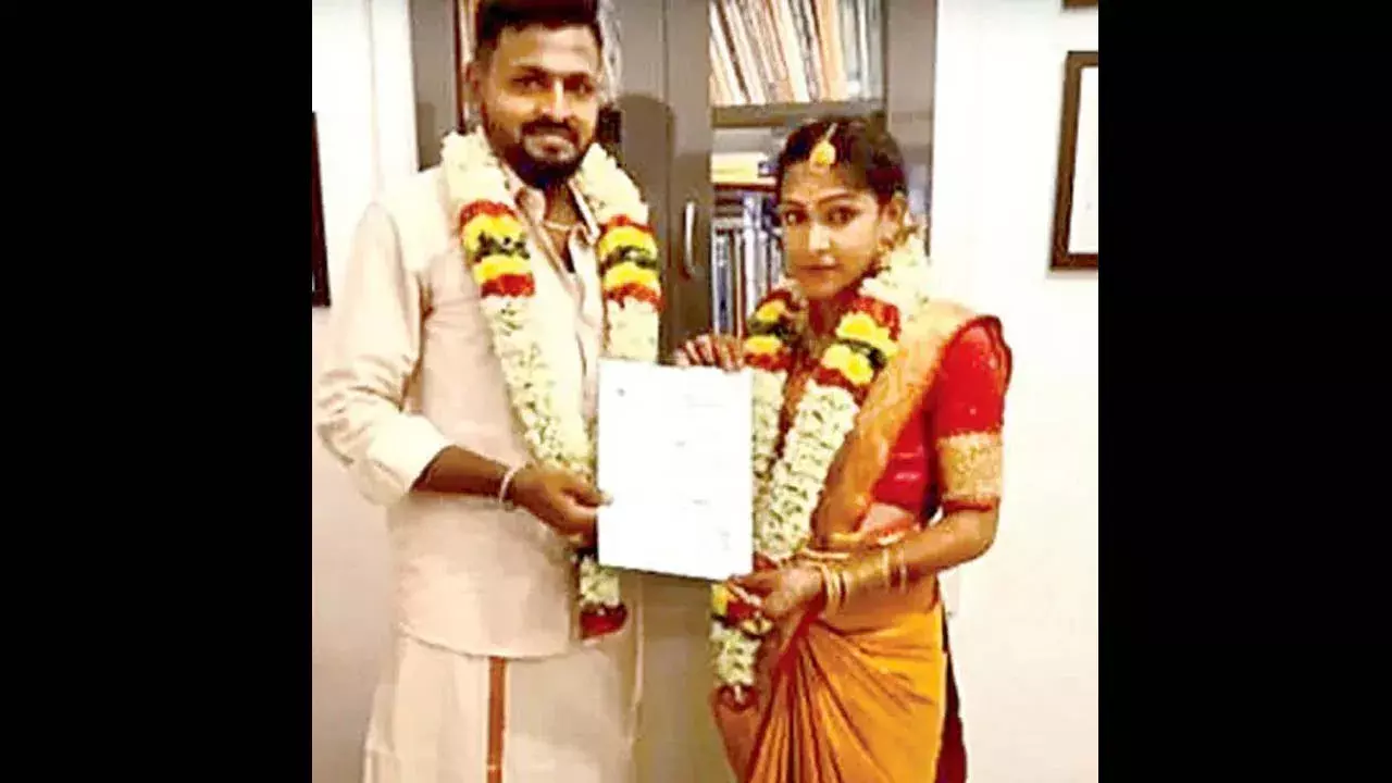 హిజ్రాను పెళ్లి చేసుకున్న యువకుడు.. వీడియో వైరల్.. హిజ్రాను పెళ్లి చేసుకున్న యువకుడు.. వీడియో వైరల్..