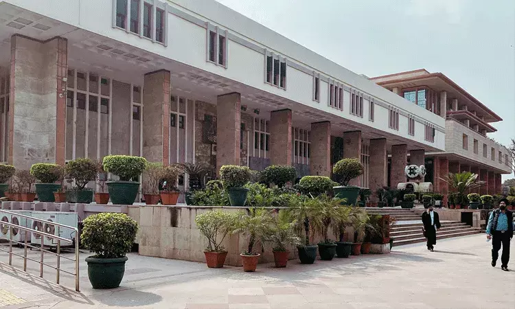 Delhi: ఢిల్లీ హైకోర్టుకు బాంబు బెదిరింపు.. ప్రాంగణాన్ని ఖాళీ చేసిన  న్యాయవాదులు.. Delhi: ఢిల్లీ హైకోర్టుకు బాంబు బెదిరింపు.. ప్రాంగణాన్ని ఖాళీ చేసిన  న్యాయవాదులు..