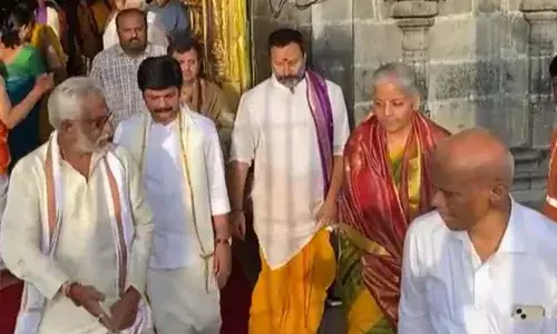 Nirmala Sitharaman : శ్రీవారిని దర్శించుకున్న నిర్మలా సీతారామన్ Nirmala Sitharaman : శ్రీవారిని దర్శించుకున్న నిర్మలా సీతారామన్