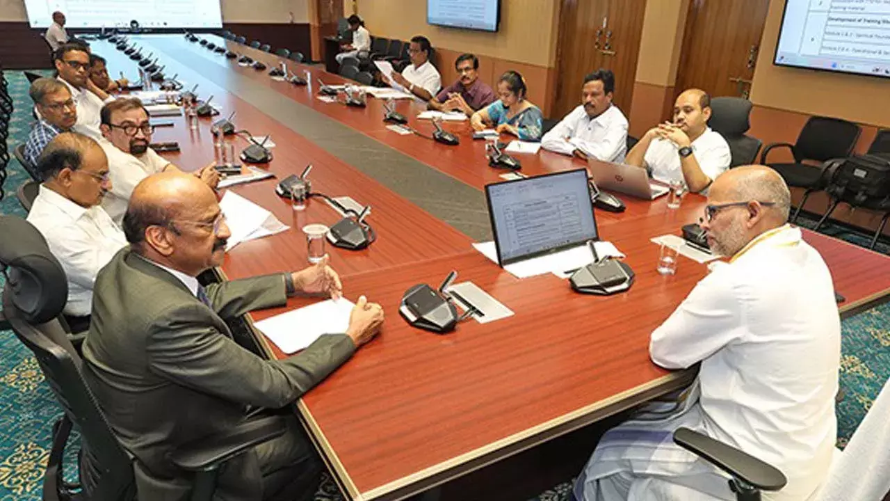 TTD : టీటీడీ ఆసుపత్రుల డైరెక్టర్లతో అదనపు ఈవో సమీక్ష TTD : టీటీడీ ఆసుపత్రుల డైరెక్టర్లతో అదనపు ఈవో సమీక్ష