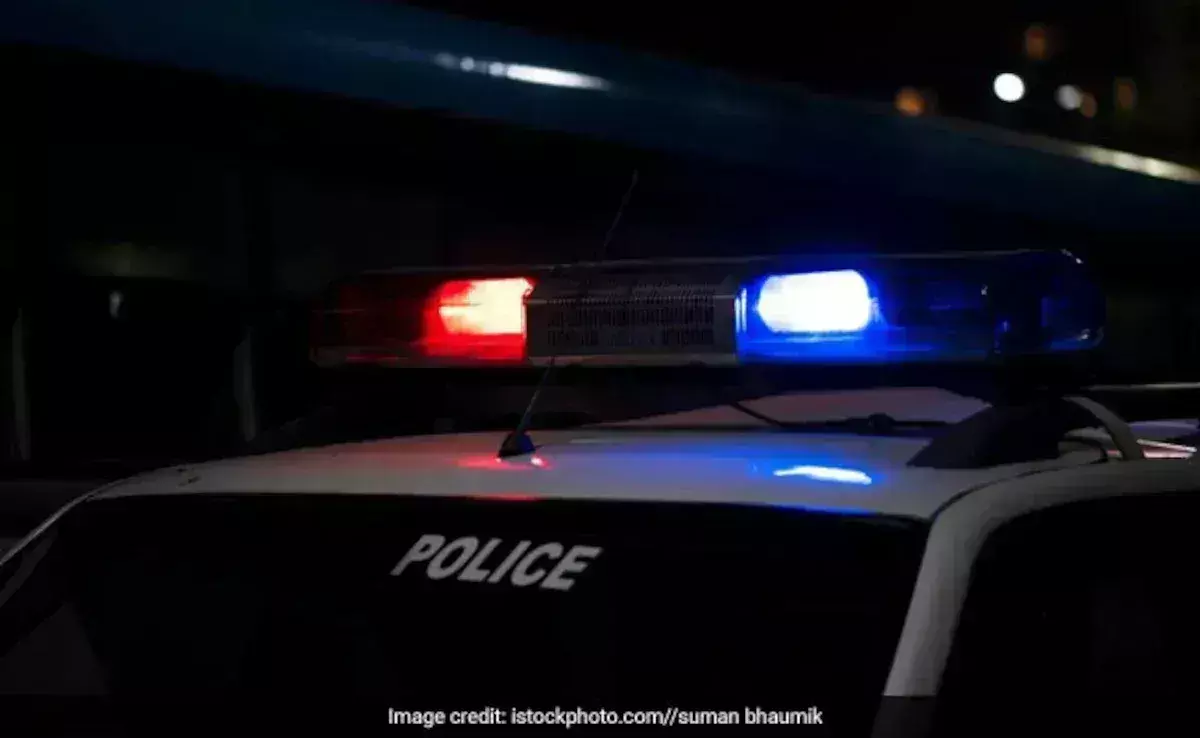 RG Kar Medical College: ఆర్జీ కర్ మెడికల్ కాలేజీ విద్యార్థిని మృతి.. లవర్పై మృతురాలి పేరెంట్స్ ఆరోపణ.. RG Kar Medical College: ఆర్జీ కర్ మెడికల్ కాలేజీ విద్యార్థిని మృతి.. లవర్పై మృతురాలి పేరెంట్స్ ఆరోపణ..