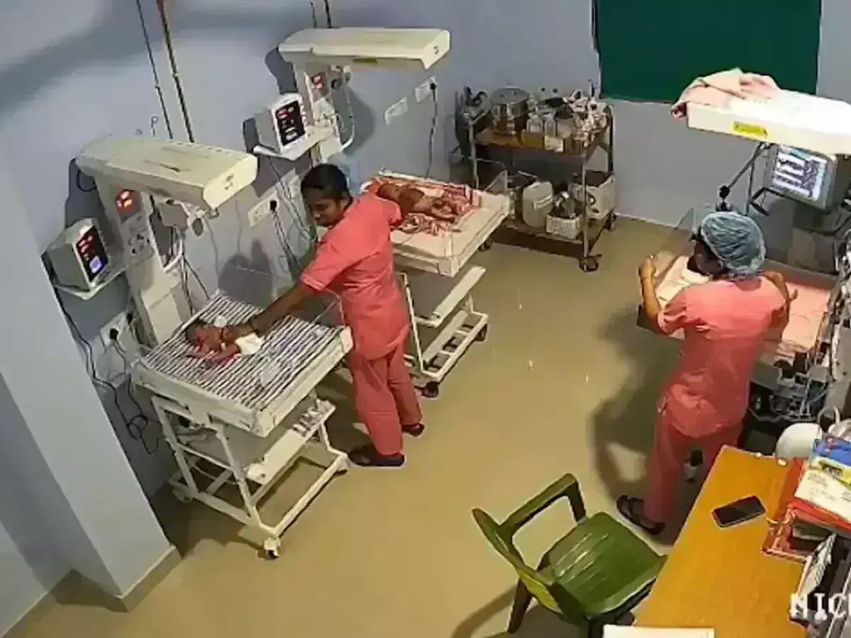 Earthquake: ఓ వైపు భూప్రకంపనలు..  పిల్లల వార్డులో నర్స్ లు ఏం చేశారంటే ?