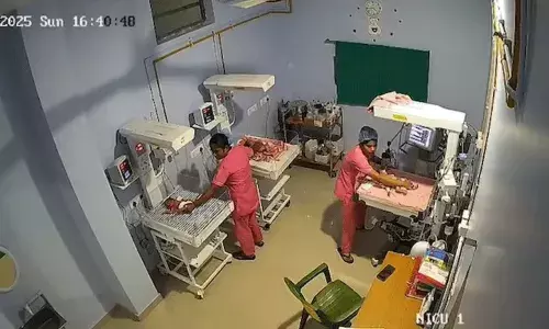 Assam Hospital Video Viral: అస్సాంలో భూకంపం.. పసిబిడ్డలకు రక్షణగా నర్సులు..