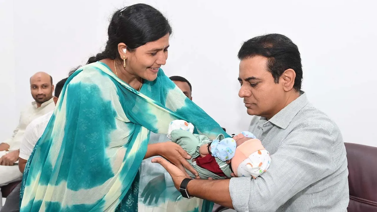 KTR : జెడ్పీటీసీ దంపతులు కొడుకుకు నామకరణం చేసిన కేటీఆర్ KTR : జెడ్పీటీసీ దంపతులు కొడుకుకు నామకరణం చేసిన కేటీఆర్