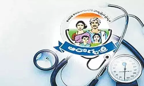 Aarogyasri : తెలంగాణలో అర్ధరాత్రి నుంచి నిలిచిపోనున్న ఆరోగ్యశ్రీ సేవలు Aarogyasri : తెలంగాణలో అర్ధరాత్రి నుంచి నిలిచిపోనున్న ఆరోగ్యశ్రీ సేవలు