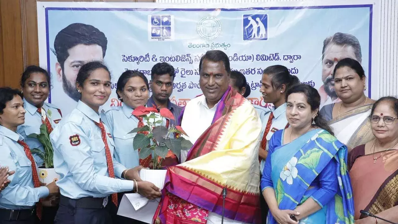 Metro Rail : మెట్రోలో ట్రాన్స్‌జెండర్లకు సెక్యూరిటీగా విధులు