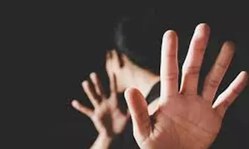 Viral : తాళ్లతో చేతులు కట్టేసి కొడుతూ భార్యను హింసించిన భర్త.. ప్రకాశం జిల్లాలో దారుణం