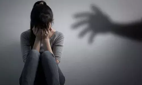 వరుసకు కూతురు అయ్యే అమ్మాయి పై బాబాయ్ వికృత చేష్టలు