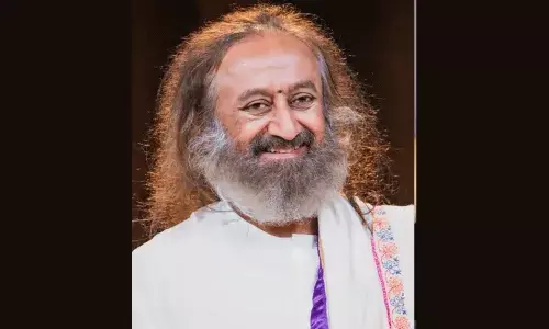 కంటి చూపు మెరుగు పరుచుకునేందుకు.. శ్రీశ్రీ రవిశంకర్ చిట్కాలు.. కంటి చూపు మెరుగు పరుచుకునేందుకు.. శ్రీశ్రీ రవిశంకర్ చిట్కాలు..