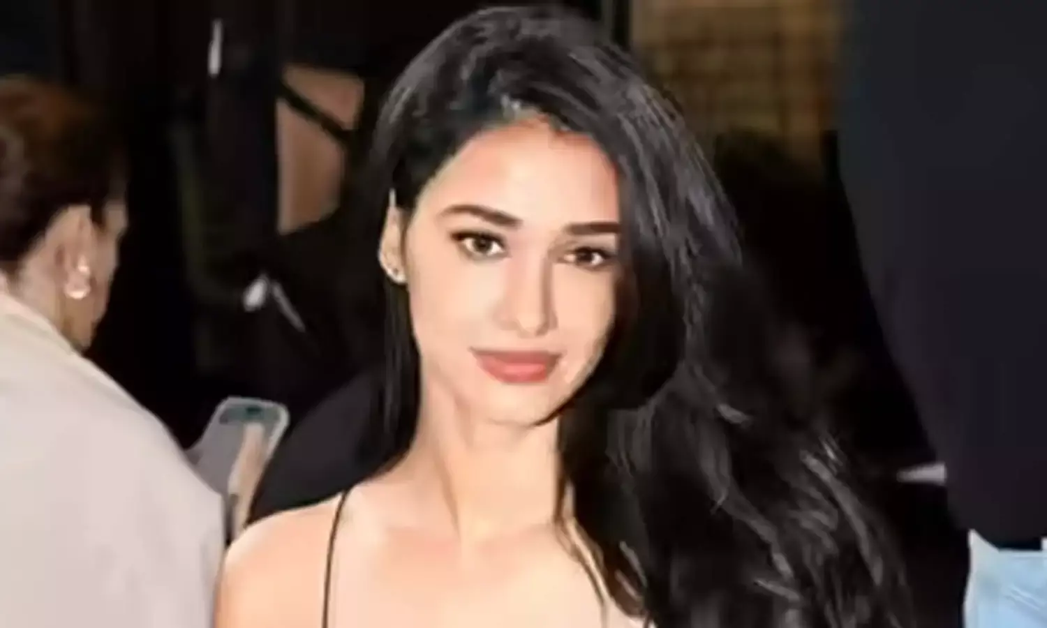 Disha Patani : దిశా పటానీ ఇంటి వద్ద కాల్పులు.. ఇద్దరు నిందితుల ఎన్కౌంటర్ Disha Patani : దిశా పటానీ ఇంటి వద్ద కాల్పులు.. ఇద్దరు నిందితుల ఎన్కౌంటర్