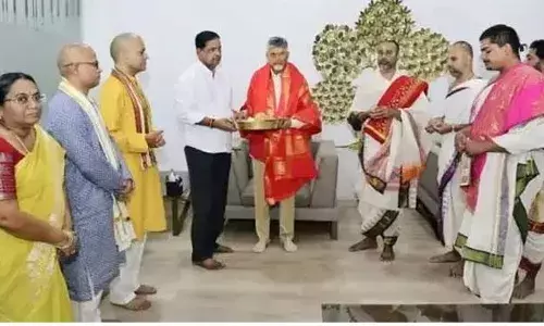 TTD: బ్రహ్మోత్సవాలకు సీఎం చంద్రబాబుకు ఆహ్వానం TTD: బ్రహ్మోత్సవాలకు సీఎం చంద్రబాబుకు ఆహ్వానం