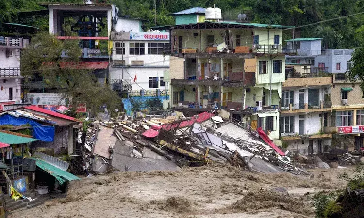 Uttarakhand: వరద బీభత్సం.. విరిగిపడుతున్న కొండచరియలు, కొట్టుకుపోతున్న ఇళ్లు..
