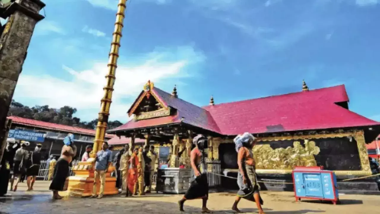 Sabarimala : శబరిమల ఆలయంలో 4.5 కిలోల బంగారం మాయం Sabarimala : శబరిమల ఆలయంలో 4.5 కిలోల బంగారం మాయం