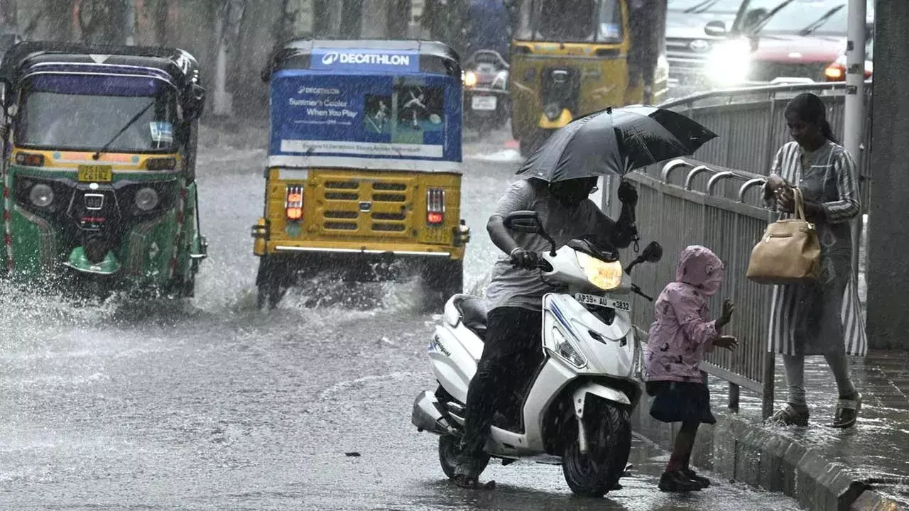 Heavy Rain Alert : ఇవాళ పలు జిల్లాలకు ఎల్లో హెచ్చరికలు.. జారీ చేసిన వాతావరణశాఖ Heavy Rain Alert : ఇవాళ పలు జిల్లాలకు ఎల్లో హెచ్చరికలు.. జారీ చేసిన వాతావరణశాఖ