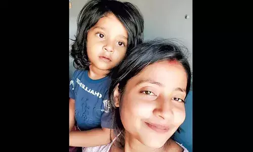 Crime : దారుణం.. ప్రియుడి కోసం కన్నబిడ్డను సరస్సులో పడేసిన తల్లి.. Crime : దారుణం.. ప్రియుడి కోసం కన్నబిడ్డను సరస్సులో పడేసిన తల్లి..