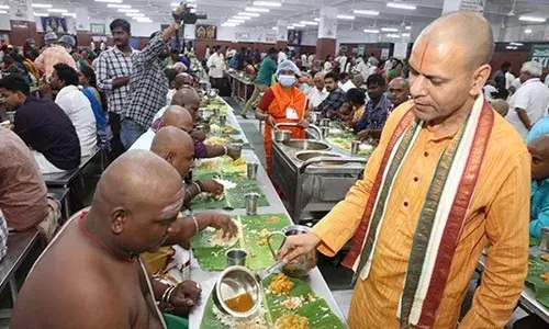 TTD : అన్న ప్రసాద కేంద్రంలో టీటీడీ ఈవో తనిఖీలు TTD : అన్న ప్రసాద కేంద్రంలో టీటీడీ ఈవో తనిఖీలు