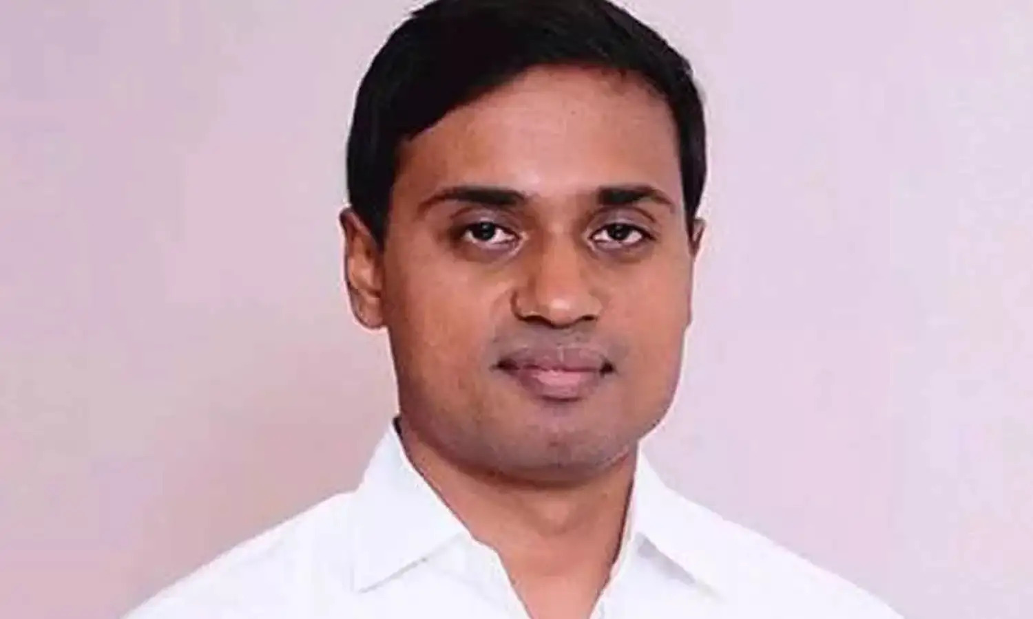 AP liquor : ఏపీ లిక్కర్ కేసు.. రెండో రోజు ఎంపీ మిథున్ రెడ్డిని విచారిస్తున్న సిట్ AP liquor : ఏపీ లిక్కర్ కేసు.. రెండో రోజు ఎంపీ మిథున్ రెడ్డిని విచారిస్తున్న సిట్