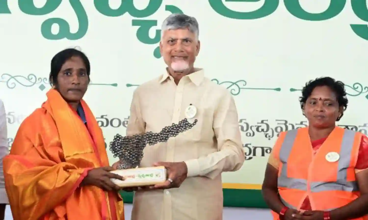 CBN: చెత్తనే కాదు... చెత్త రాజకీయాలను తొలగిస్తాం CBN: చెత్తనే కాదు... చెత్త రాజకీయాలను తొలగిస్తాం