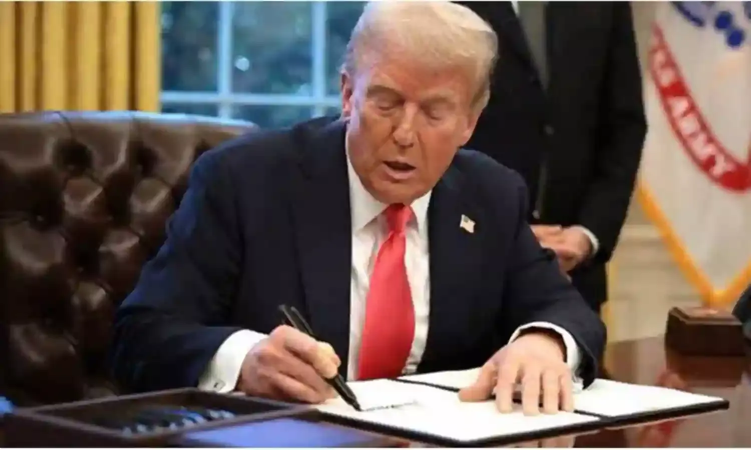 TRUMP: అమెరికాలో ముగిసిన విదేశీ ఉద్యోగుల శకం TRUMP: అమెరికాలో ముగిసిన విదేశీ ఉద్యోగుల శకం