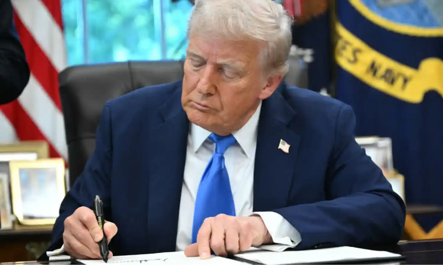 H-1B Visa: హెచ్-1బీ వీసాకు లక్ష డాలర్ల ఫీజుపై వైట్హౌస్ క్లారిటీ H-1B Visa: హెచ్-1బీ వీసాకు లక్ష డాలర్ల ఫీజుపై వైట్హౌస్ క్లారిటీ