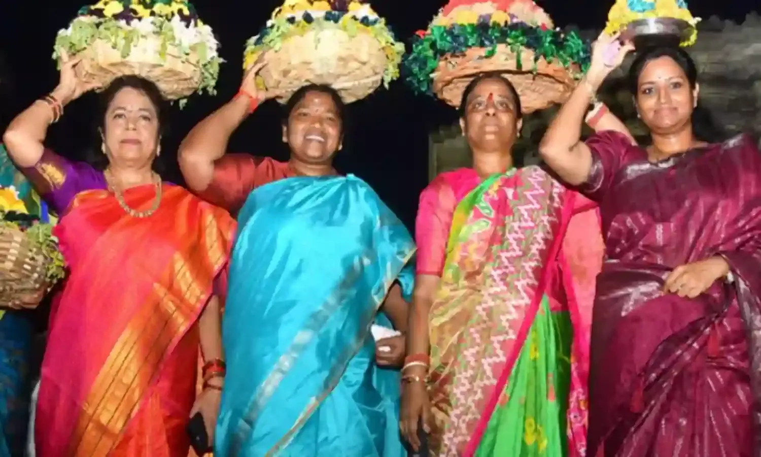 BATHUKAMMA: కనుల పండువగా.. ఎంగిలిపూల బతుకమ్మ BATHUKAMMA: కనుల పండువగా.. ఎంగిలిపూల బతుకమ్మ