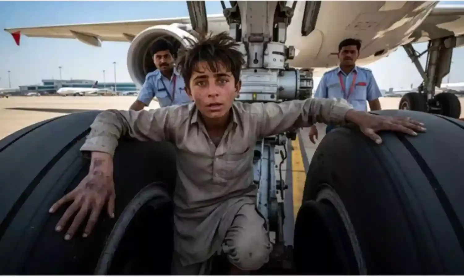 Afghan boy: విమానం ల్యాండింగ్ గేర్లో దాక్కుని ఢిల్లీకి , అదే విమానంలో వెనక్కి Afghan boy: విమానం ల్యాండింగ్ గేర్లో దాక్కుని ఢిల్లీకి , అదే విమానంలో వెనక్కి