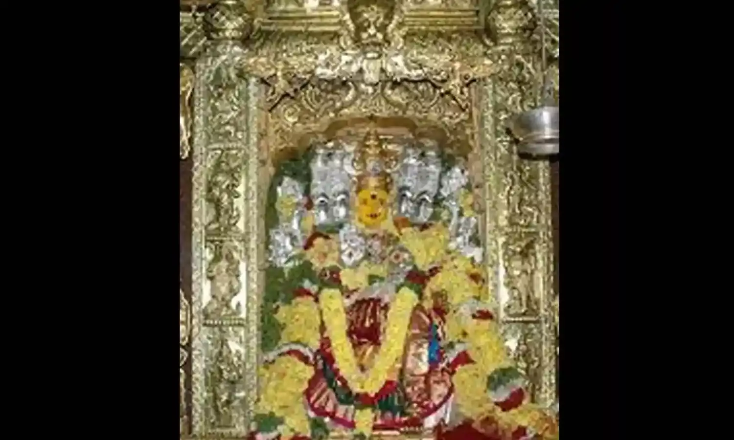 Vijayawada : గాయత్రీ దేవిగా కనకదుర్గమ్మ.. Vijayawada : గాయత్రీ దేవిగా కనకదుర్గమ్మ..