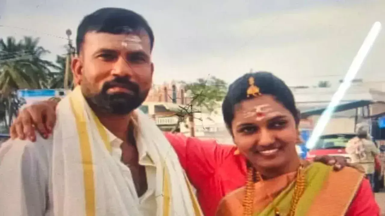 Bengaluru: కూతురు ఎదురుగా భార్యను చంపిన భర్త.. కారణమిదే! Bengaluru: కూతురు ఎదురుగా భార్యను చంపిన భర్త.. కారణమిదే!