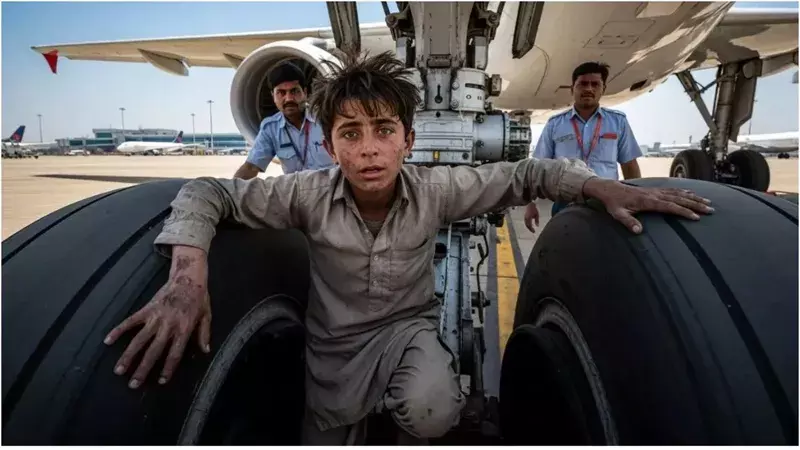 Afghan boy: విమానం ల్యాండింగ్ గేర్లో దాక్కుని ఢిల్లీకి , అదే విమానంలో వెనక్కి Afghan boy: విమానం ల్యాండింగ్ గేర్లో దాక్కుని ఢిల్లీకి , అదే విమానంలో వెనక్కి