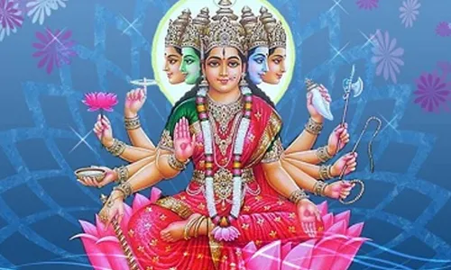 నేడు శ్రీ గాయత్రీ దేవి అవతారం.. ఏ పూలతో పూజ చేయాలంటే