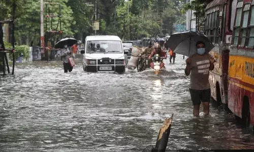 West Bengal: భారీ వర్షాలకు షార్ట్ సర్క్యూట్.. ఏడుగురు మృతి West Bengal: భారీ వర్షాలకు షార్ట్ సర్క్యూట్.. ఏడుగురు మృతి