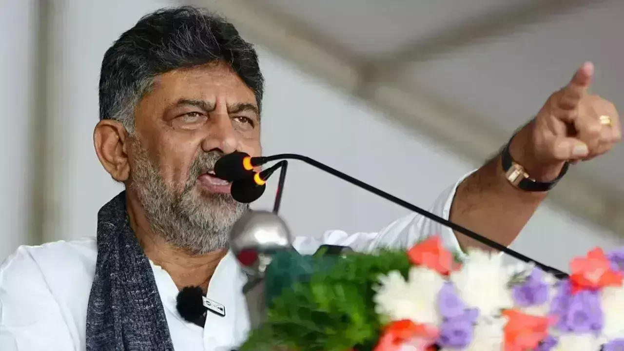 DK Shivakumar: మోడీ నివాసం దగ్గర గుంతలు లేవా? కర్ణాటకలోనే ఉన్నాయా? DK Shivakumar: మోడీ నివాసం దగ్గర గుంతలు లేవా? కర్ణాటకలోనే ఉన్నాయా?