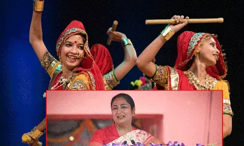Delhi: దుర్గాపూజా కార్యక్రమంలో అర్థరాత్రి వరకు లౌడ్ స్పీకర్లు: సీఎం పర్మిషన్ Delhi: దుర్గాపూజా కార్యక్రమంలో అర్థరాత్రి వరకు లౌడ్ స్పీకర్లు: సీఎం పర్మిషన్