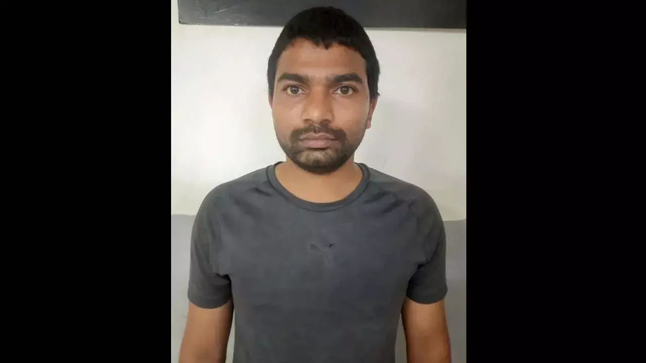 Crime : కరడుగట్టిన నేరగాడు బత్తుల ప్రభాకర్ కోసం 15 పోలీస్ టీమ్స్ గాలింపు Crime : కరడుగట్టిన నేరగాడు బత్తుల ప్రభాకర్ కోసం 15 పోలీస్ టీమ్స్ గాలింపు