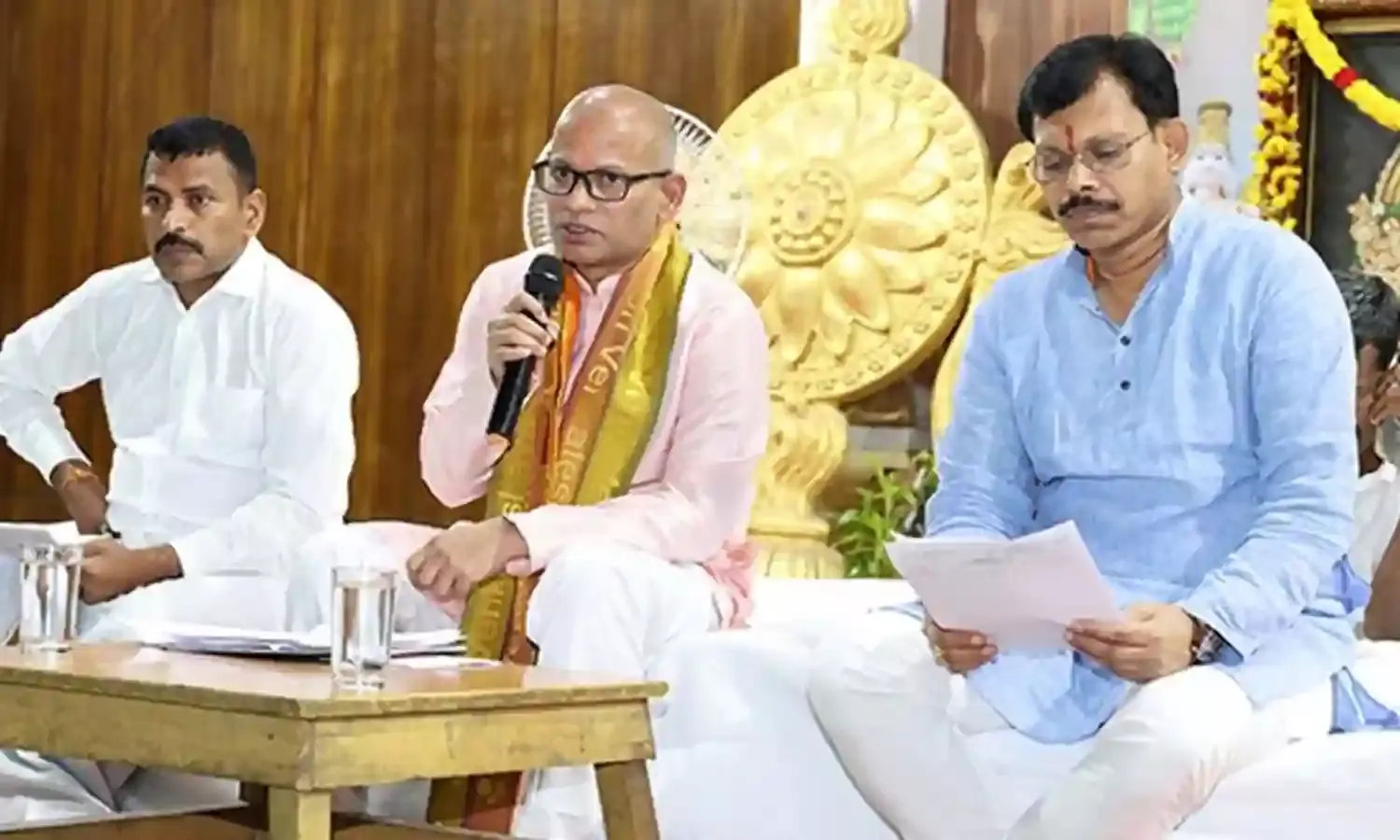 TTD : భక్తి, నిబద్ధతతో విధులు నిర్వర్తించండి : టీటీడీ అదనపు ఈవో TTD : భక్తి, నిబద్ధతతో విధులు నిర్వర్తించండి : టీటీడీ అదనపు ఈవో