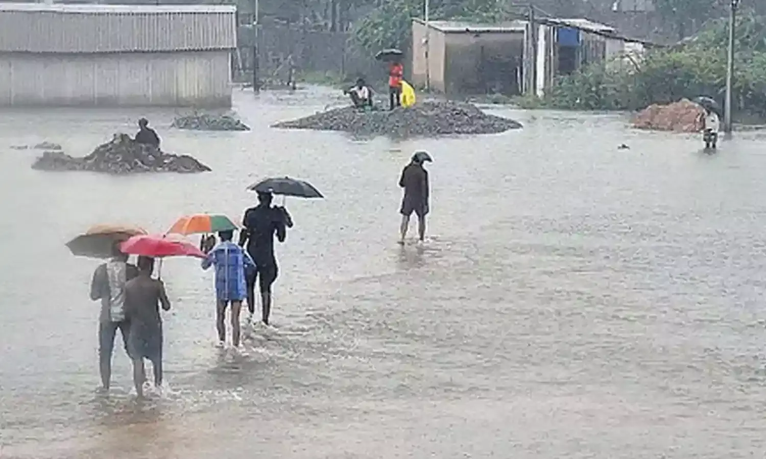 Heavy Rain Alert : ఐదు రోజులపాటు ఏపీ లో విస్తారంగా వర్షాలు Heavy Rain Alert : ఐదు రోజులపాటు ఏపీ లో విస్తారంగా వర్షాలు