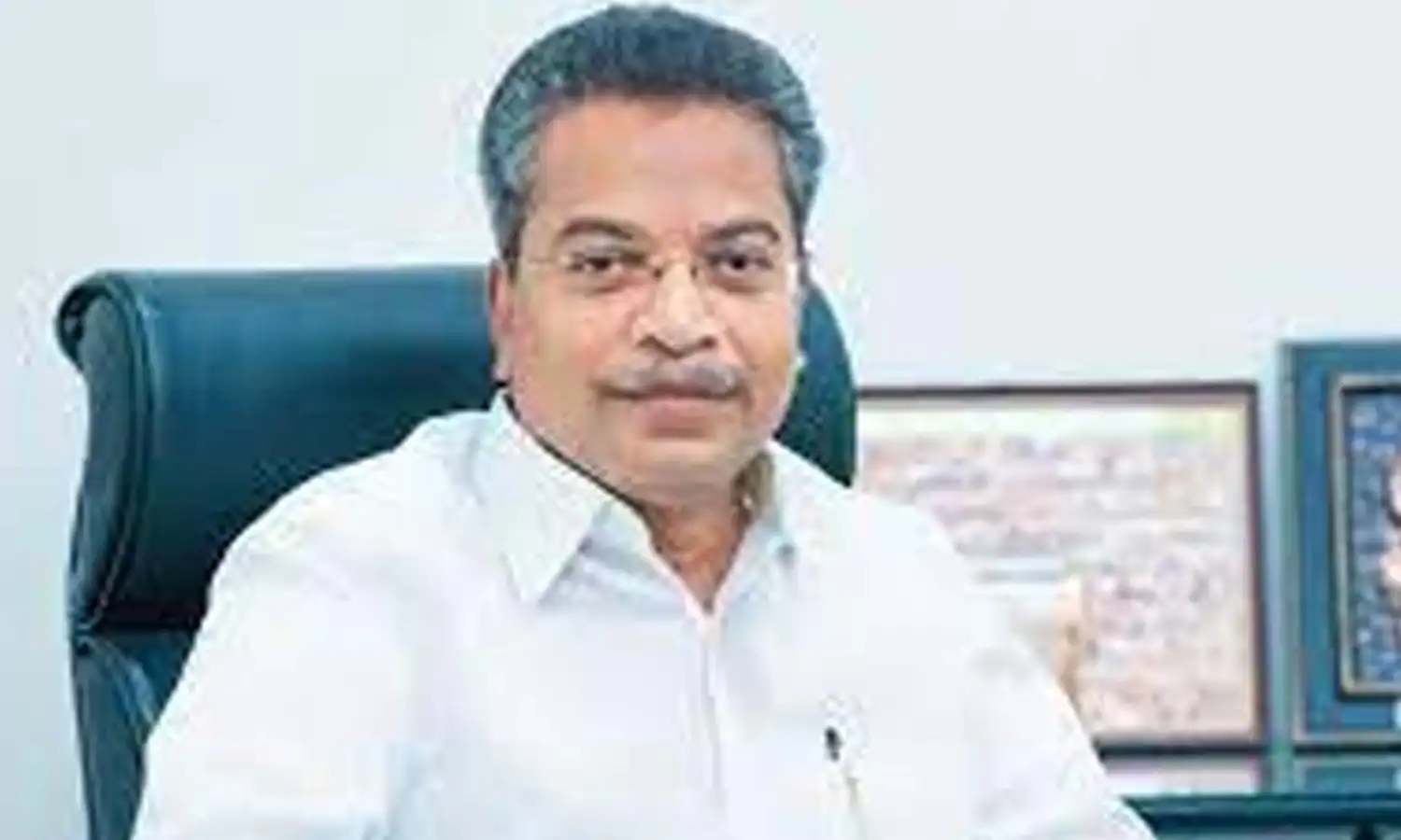 Vasantha Krishna Prasad : దుర్గమ్మ సేవలో మైలవరం ఎమ్మెల్యే వసంత కృష్ణప్రసాద్. Vasantha Krishna Prasad : దుర్గమ్మ సేవలో మైలవరం ఎమ్మెల్యే వసంత కృష్ణప్రసాద్.