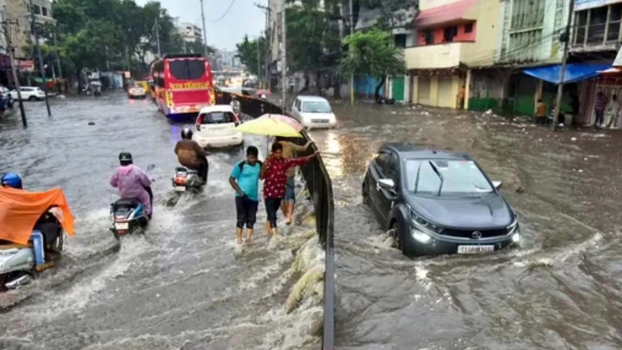Heavy Rain Altert : తెలంగాణకు మరోసారి భారీ వర్షాల ముప్పు: వాతావరణ శాఖ అలెర్ట్... Heavy Rain Altert : తెలంగాణకు మరోసారి భారీ వర్షాల ముప్పు: వాతావరణ శాఖ అలెర్ట్...