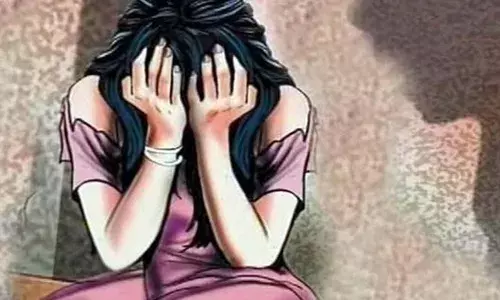Crime News : జుట్టు పట్టి లాక్కెళ్లి...బట్టలు చించి దాడి...నెల్లూరు లో ట్రాన్స్జెండర్ల వీరంగం.. Crime News : జుట్టు పట్టి లాక్కెళ్లి...బట్టలు చించి దాడి...నెల్లూరు లో ట్రాన్స్జెండర్ల వీరంగం..