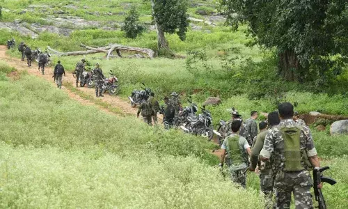 జార్ఖండ్లో ఎన్కౌంటర్.. పోలీసు కాల్పుల్లో ముగ్గురు మావోయిస్టులు మృతి జార్ఖండ్లో ఎన్కౌంటర్.. పోలీసు కాల్పుల్లో ముగ్గురు మావోయిస్టులు మృతి