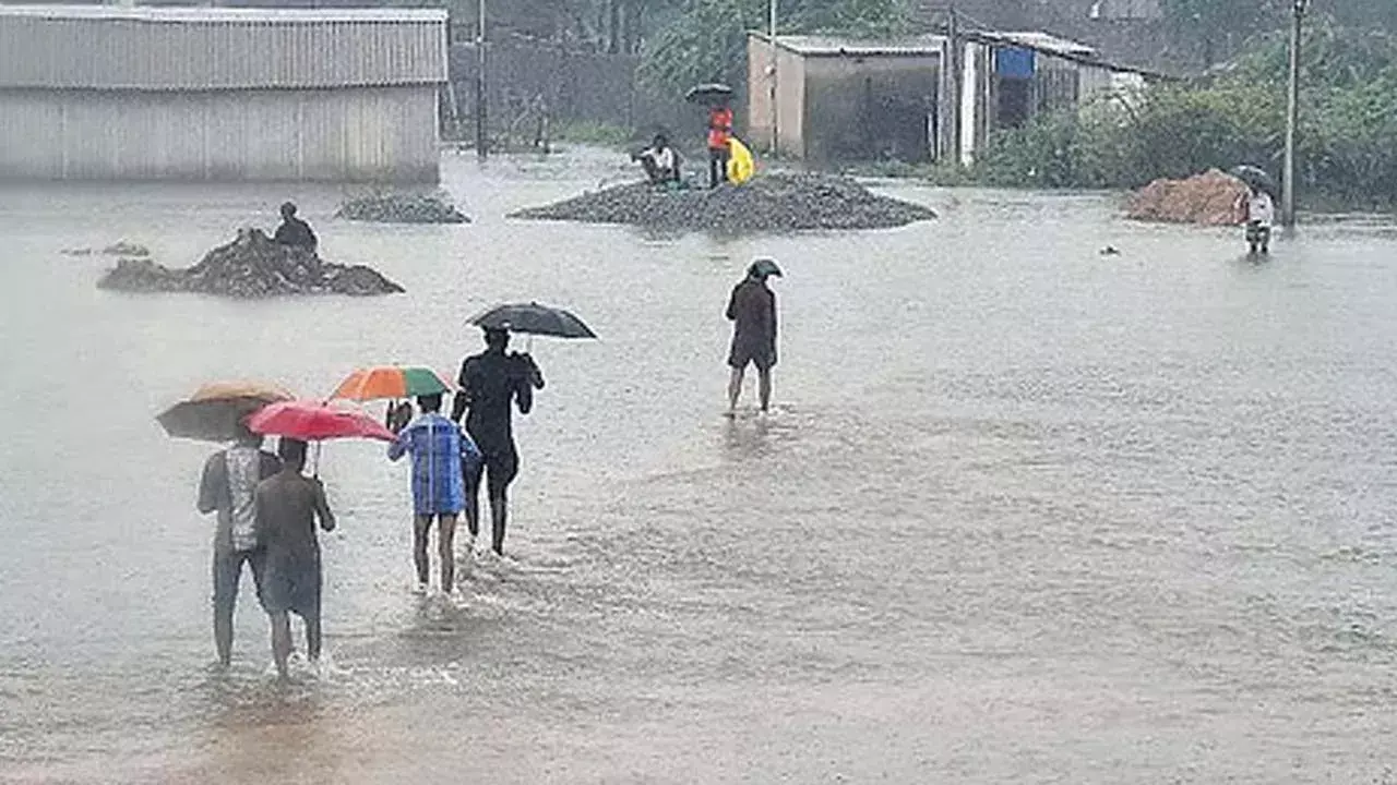 Heavy Rain Alert : ఐదు రోజులపాటు ఏపీ లో విస్తారంగా వర్షాలు Heavy Rain Alert : ఐదు రోజులపాటు ఏపీ లో విస్తారంగా వర్షాలు