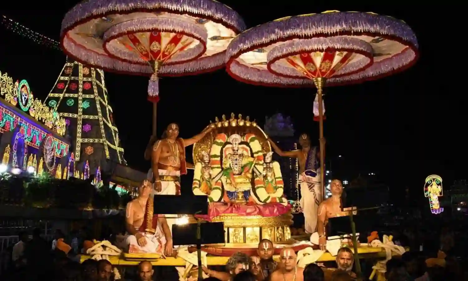 TTD : వైభవంగా ప్రారంభమైన శ్రీవారి బ్రహ్మోత్సవాలు... పెద్ద శేషునిపై మలయప్ప...! TTD : వైభవంగా ప్రారంభమైన శ్రీవారి బ్రహ్మోత్సవాలు... పెద్ద శేషునిపై మలయప్ప...!