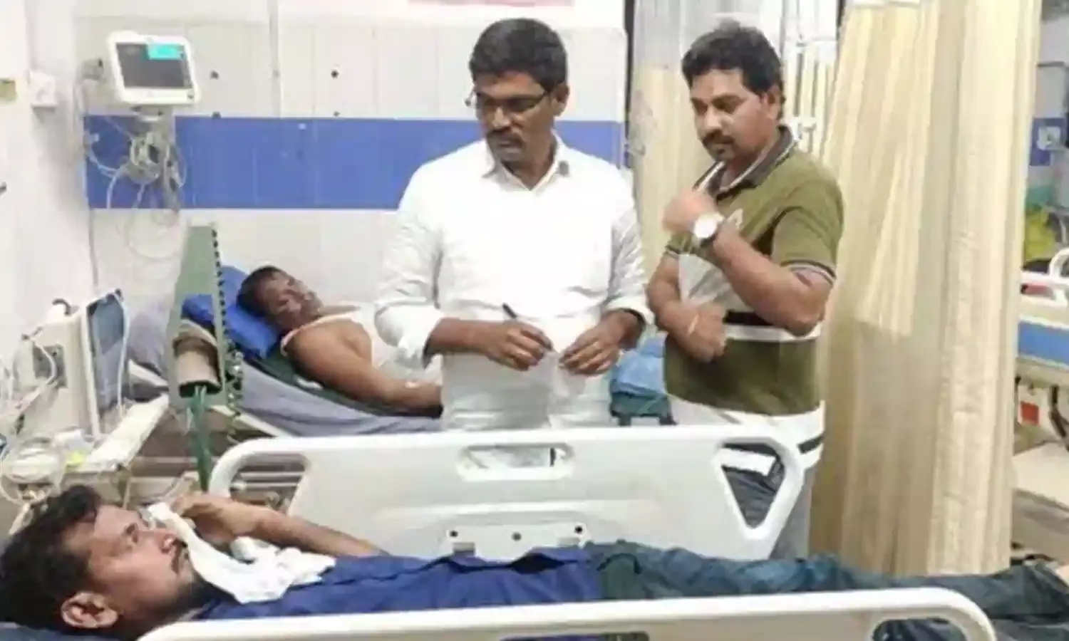 Crime : సంగారెడ్డిలో కెమికల్ లీకై కార్మికులకు గాయాలు Crime : సంగారెడ్డిలో కెమికల్ లీకై కార్మికులకు గాయాలు