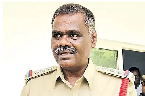 AP: సీఎంకే లీగల్ నోటీసులు ఇచ్చిన సీఐ AP: సీఎంకే లీగల్ నోటీసులు ఇచ్చిన సీఐ