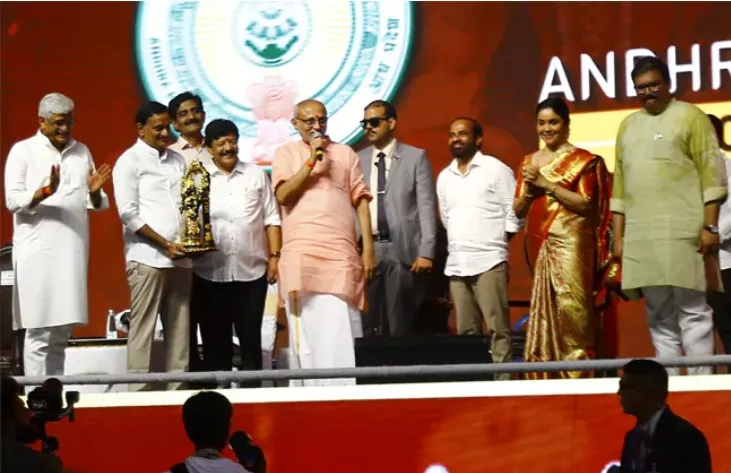VJA UTSAV: విజయవాడ ఉత్సవ్లో ఉప రాష్ట్రపతి VJA UTSAV: విజయవాడ ఉత్సవ్లో ఉప రాష్ట్రపతి