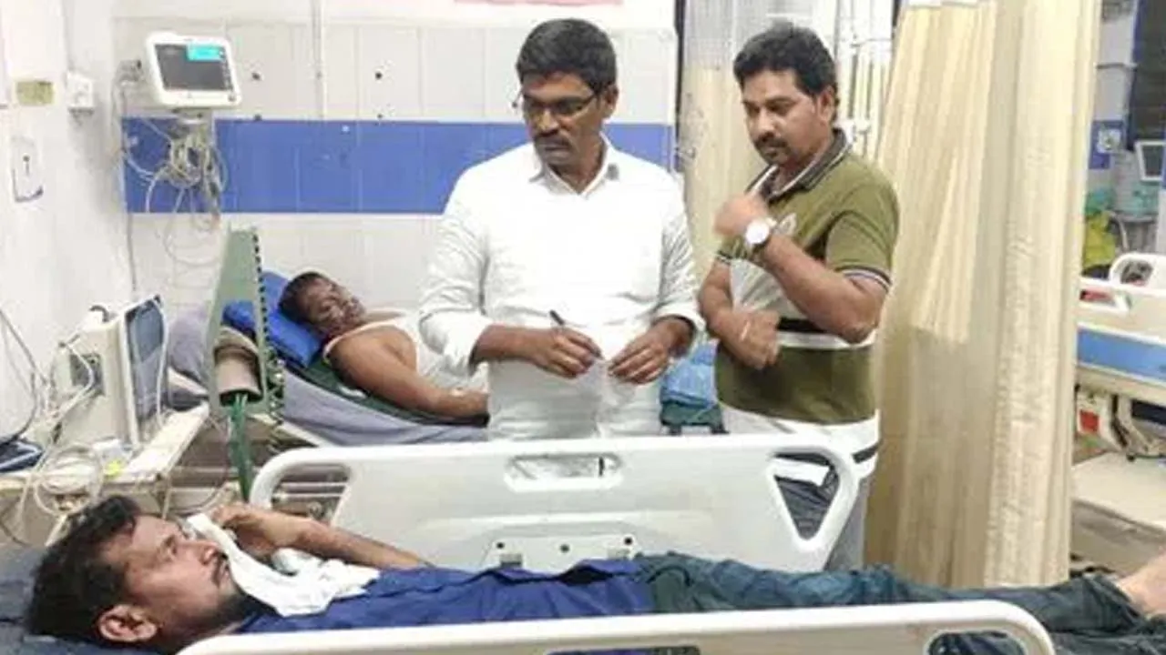 Crime : సంగారెడ్డిలో కెమికల్ లీకై కార్మికులకు గాయాలు Crime : సంగారెడ్డిలో కెమికల్ లీకై కార్మికులకు గాయాలు