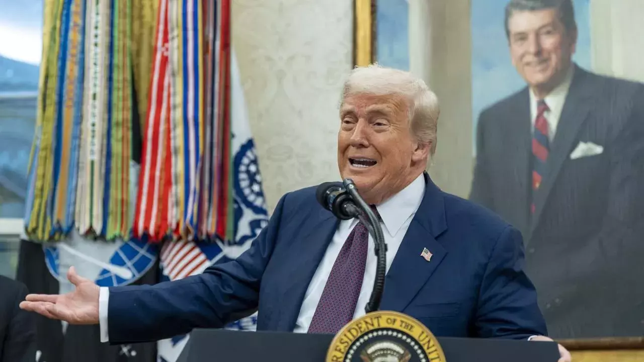 Trump : చేదు అనుభవాలపై దర్యాప్తు చేపట్టండి.. ట్రంప్ ఆదేశాలు Trump : చేదు అనుభవాలపై దర్యాప్తు చేపట్టండి.. ట్రంప్ ఆదేశాలు